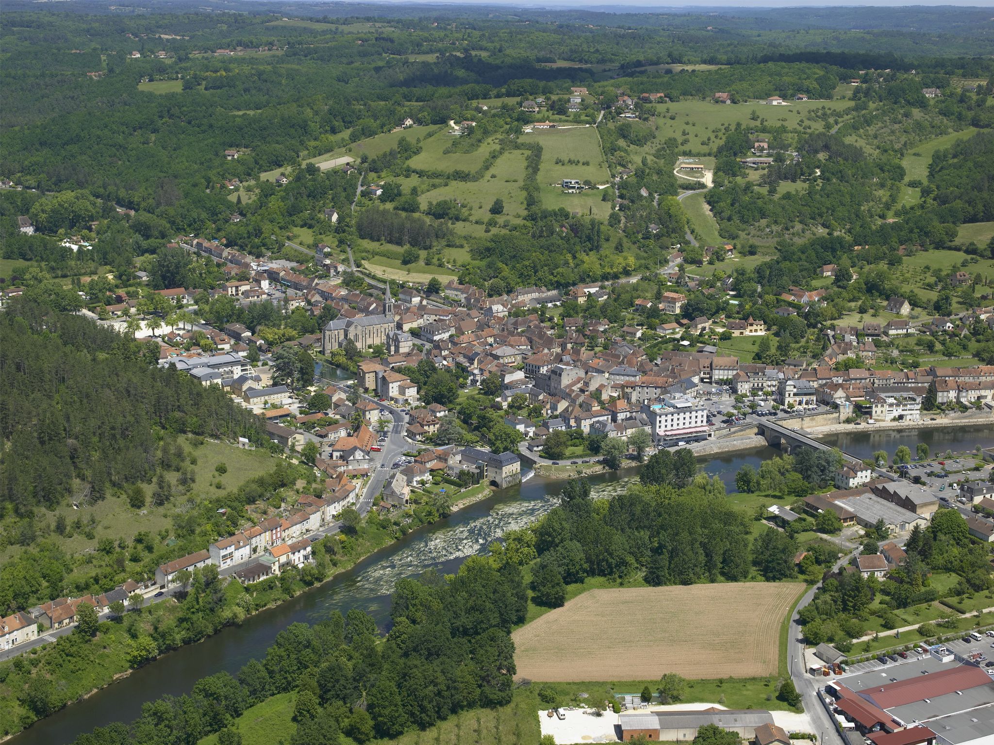 The Ladouch flows into the Vézère at Le Bugue, aerial view