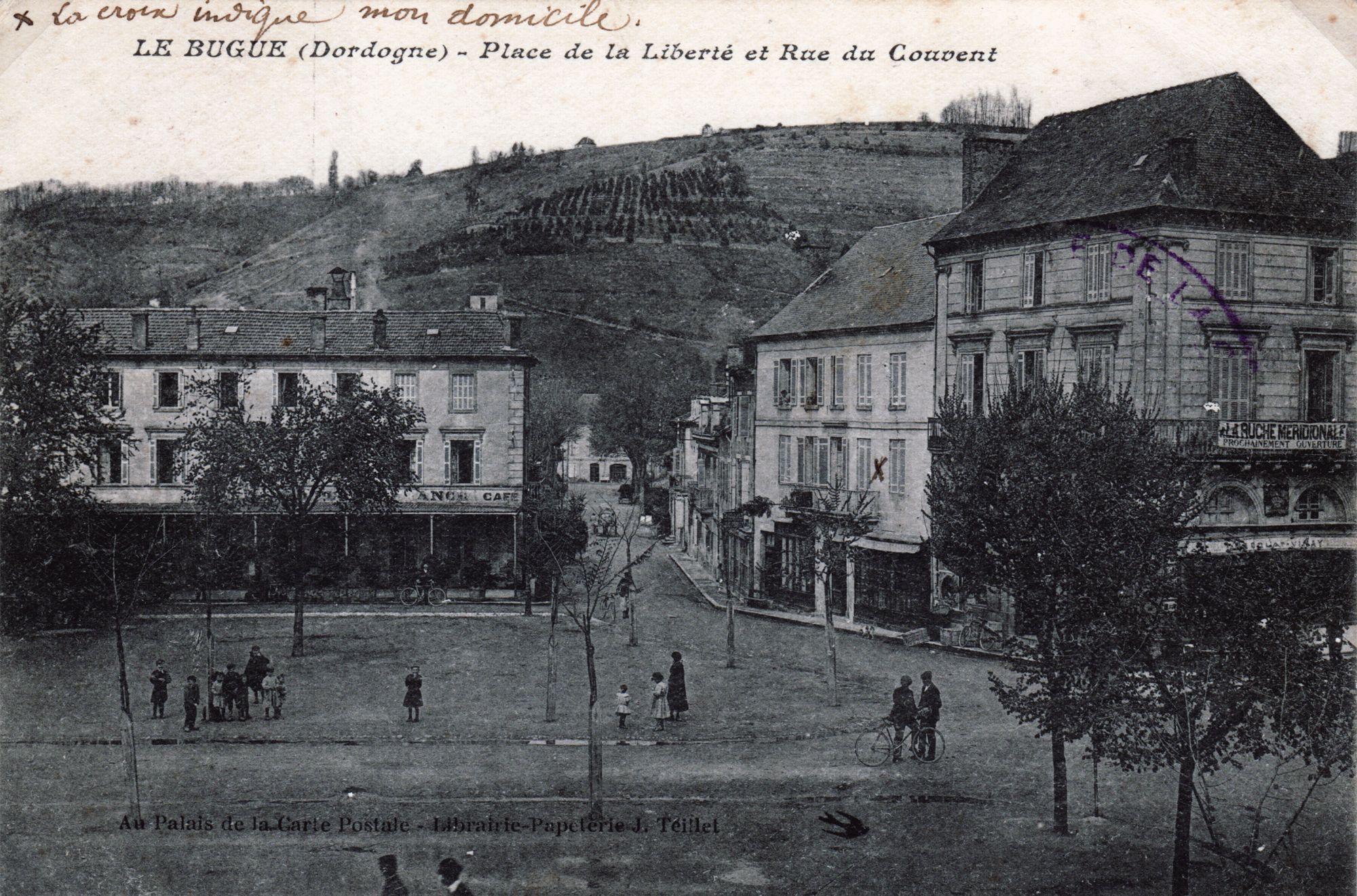 Place de la Liberté and Rue du Couvent in Le Bugue in 1900