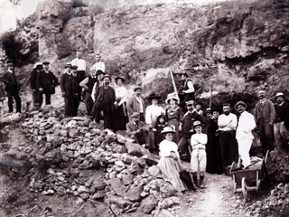 Chantier de fouilles de La Ferrassie o sept spultures de Nandertal seront retrouves. (Savignac-de-Miremont, Dordogne, 1909)